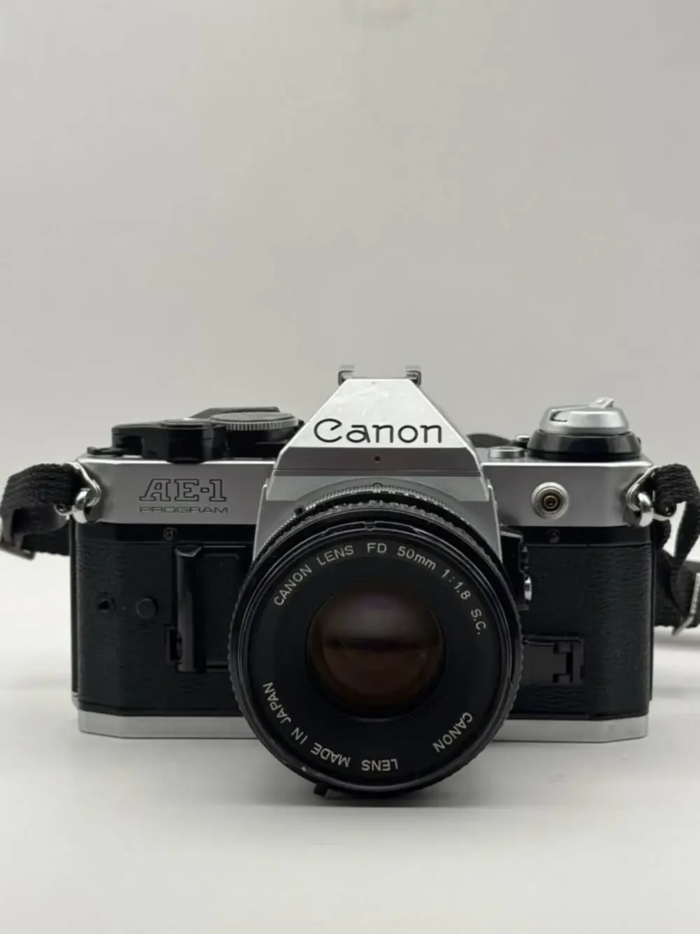 Canon AE-1 Program 35mm SLR Film Camera Manual Focus Vintage Camera Japan Used